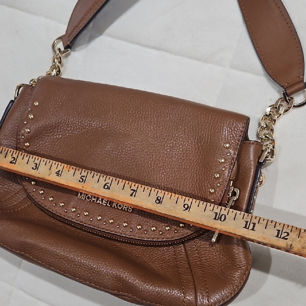 Michael Kors Tan Leather Shoulder Bag with Gold Accents - Picture 7 of 16